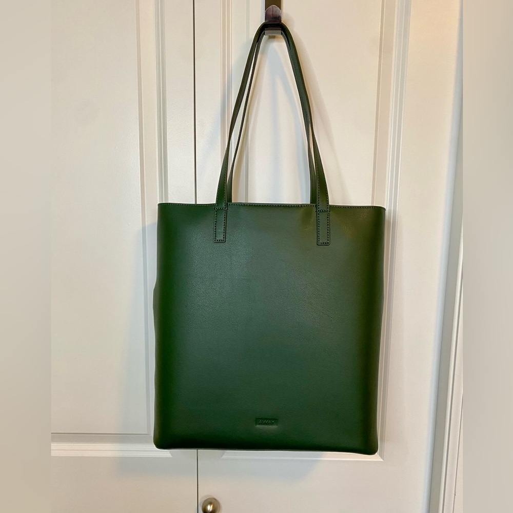 NEW *Retired* Away Longitude tote in pine leather